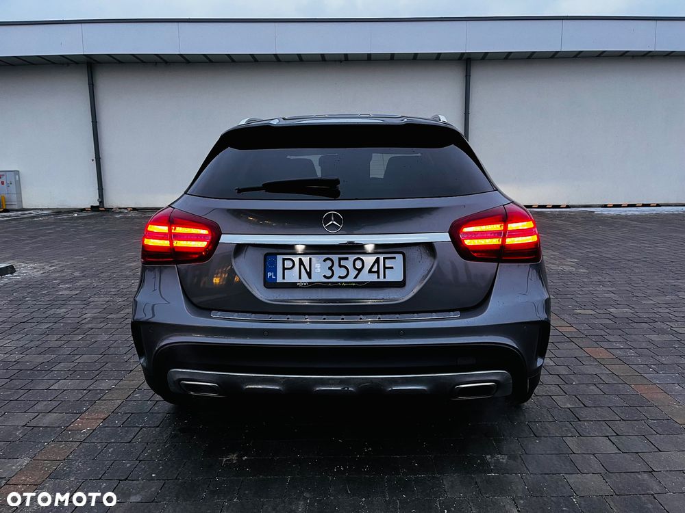 Mercedes-Benz GLA 180 7G-DCT AMG Line - 24