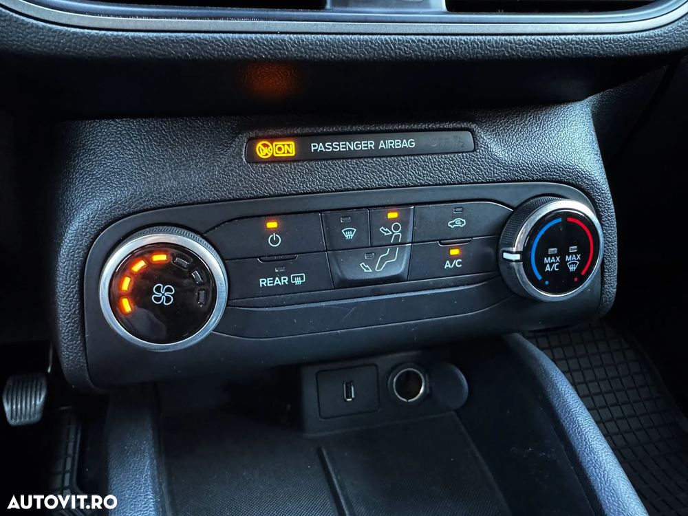 Ford Focus 1.5 EcoBlue Connected - 13
