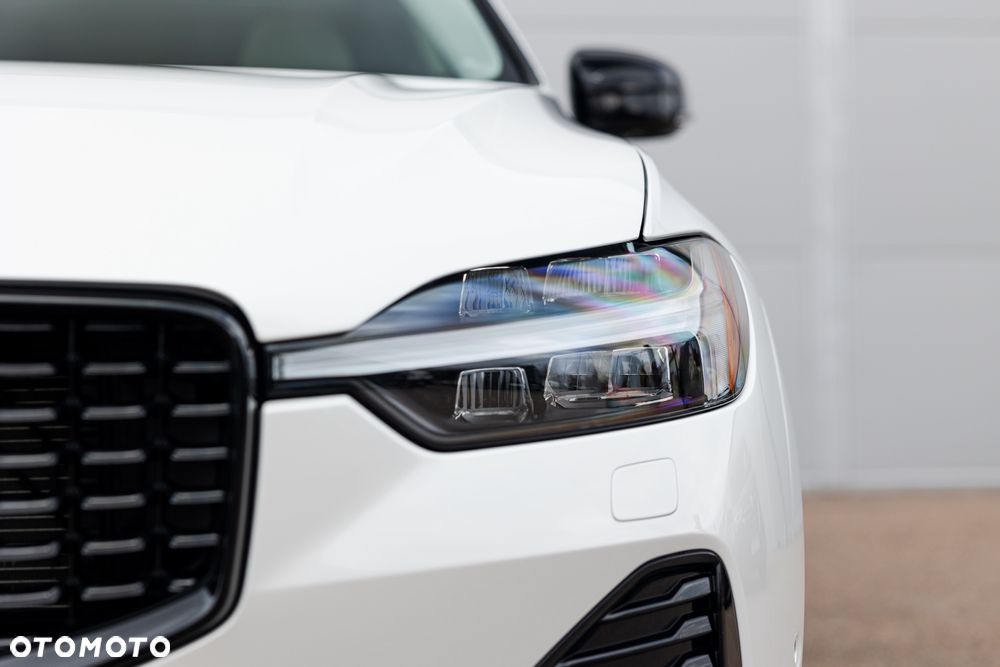 Volvo XC 60 B5 B AWD Plus Dark - 4