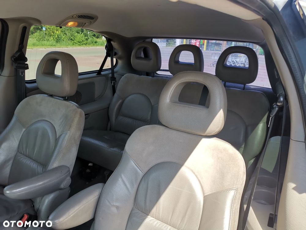 Chrysler Grand Voyager 3.3L Limited - 12