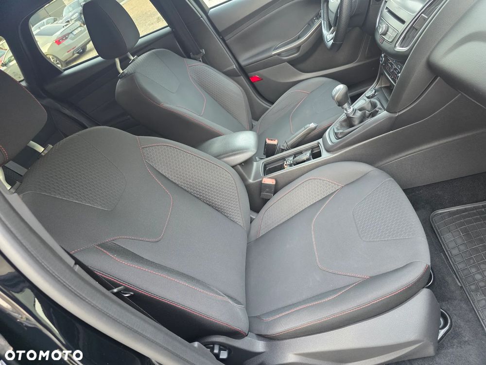 Ford Focus SW - 32