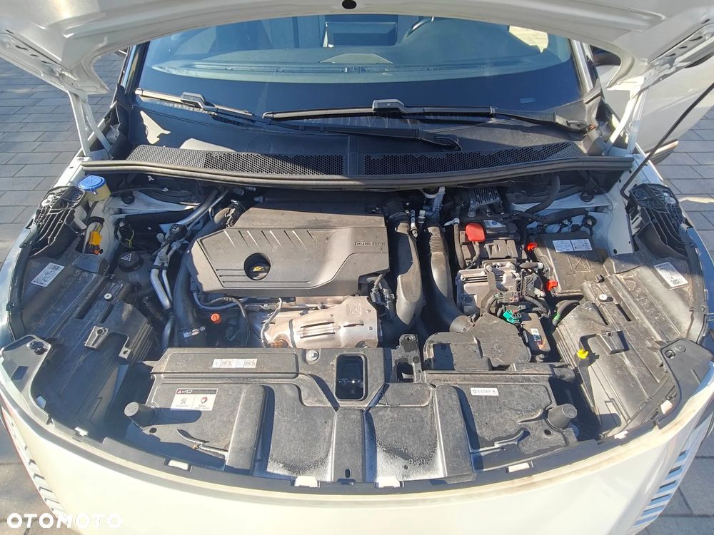 Peugeot 3008 1.6 PureTech Hybrid4 PHEV Allure Pack S&S EAT8 - 8