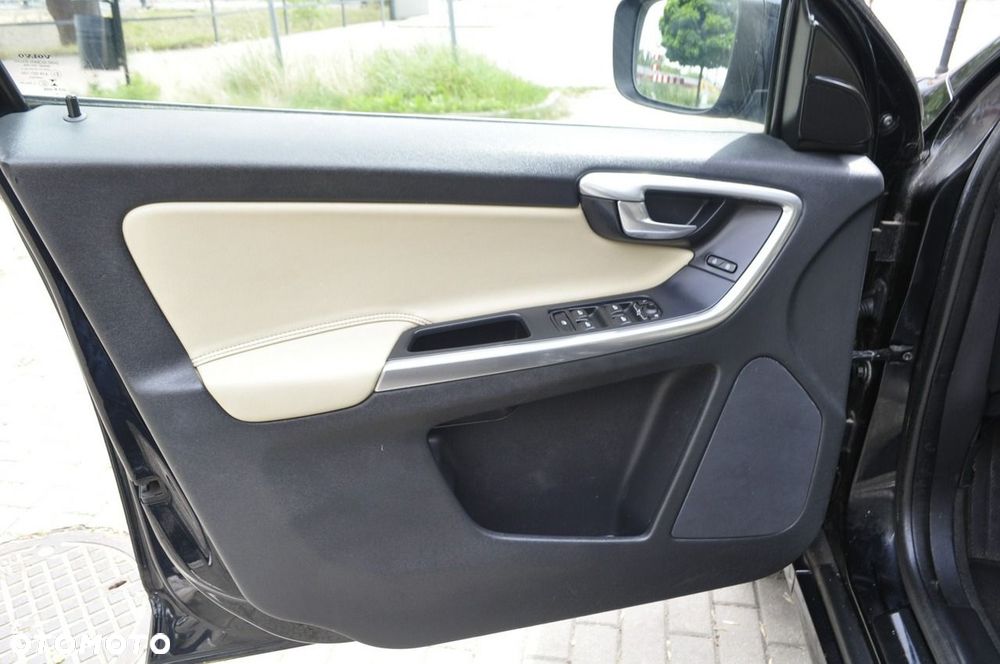 Volvo XC 60 D4 Geartronic Summum - 9