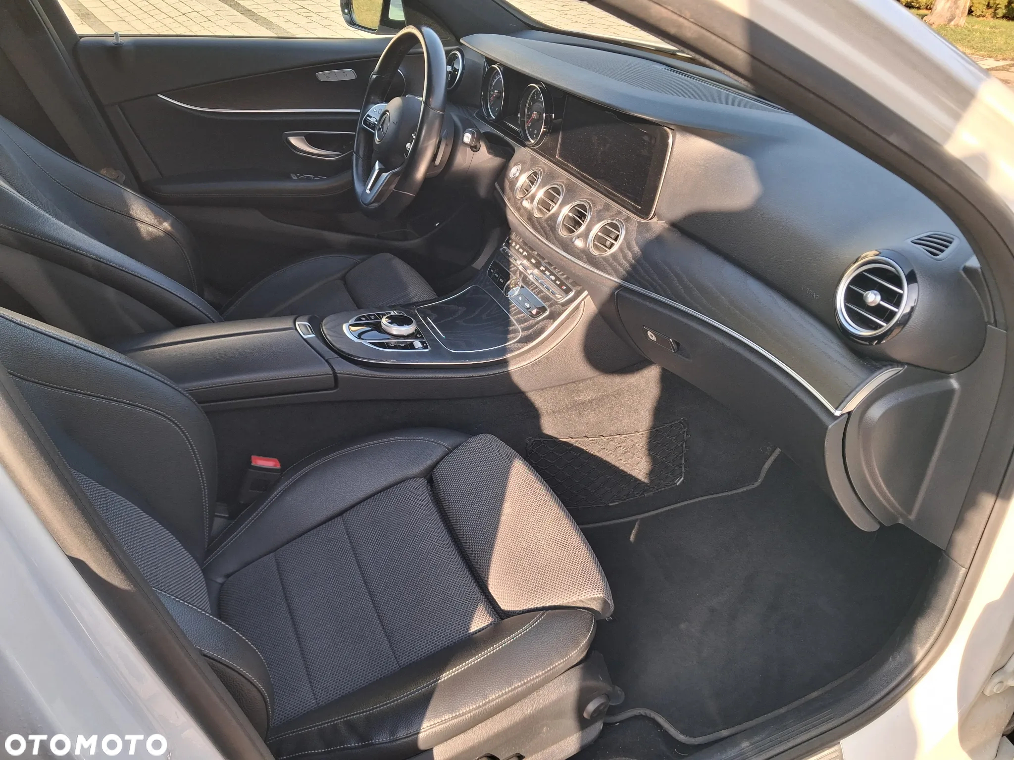 Mercedes-Benz Klasa E 200 4Matic T 9G-TRONIC AMG Line - 9