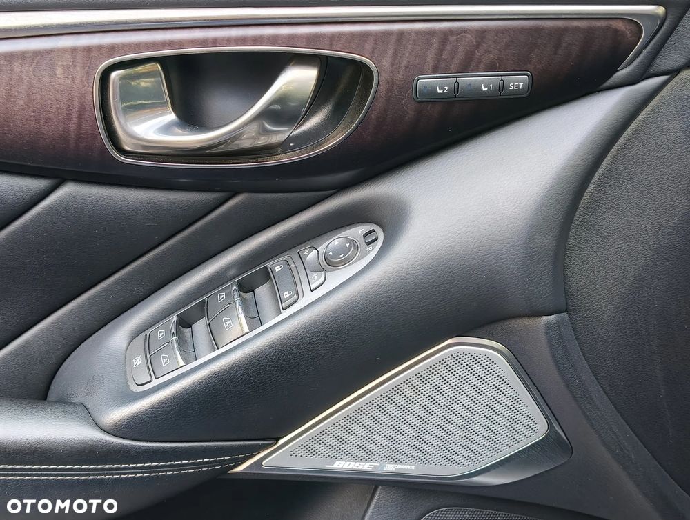 Infiniti Q50 Hybrid AWD Premium - 24