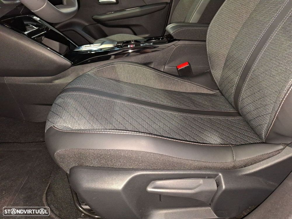 Peugeot 208 1.2 Hybrid Allure e-DCS6 — fotografia 25