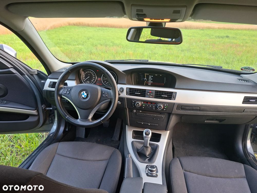 BMW Seria 3 330d xDrive - 11