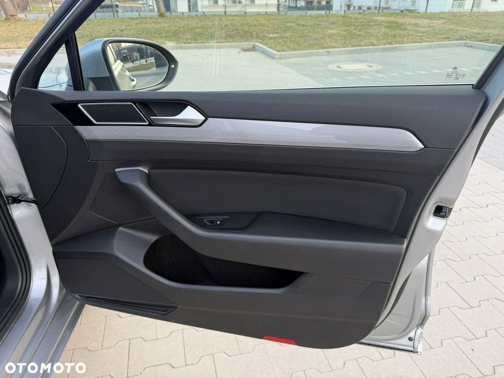 Volkswagen Passat - 34