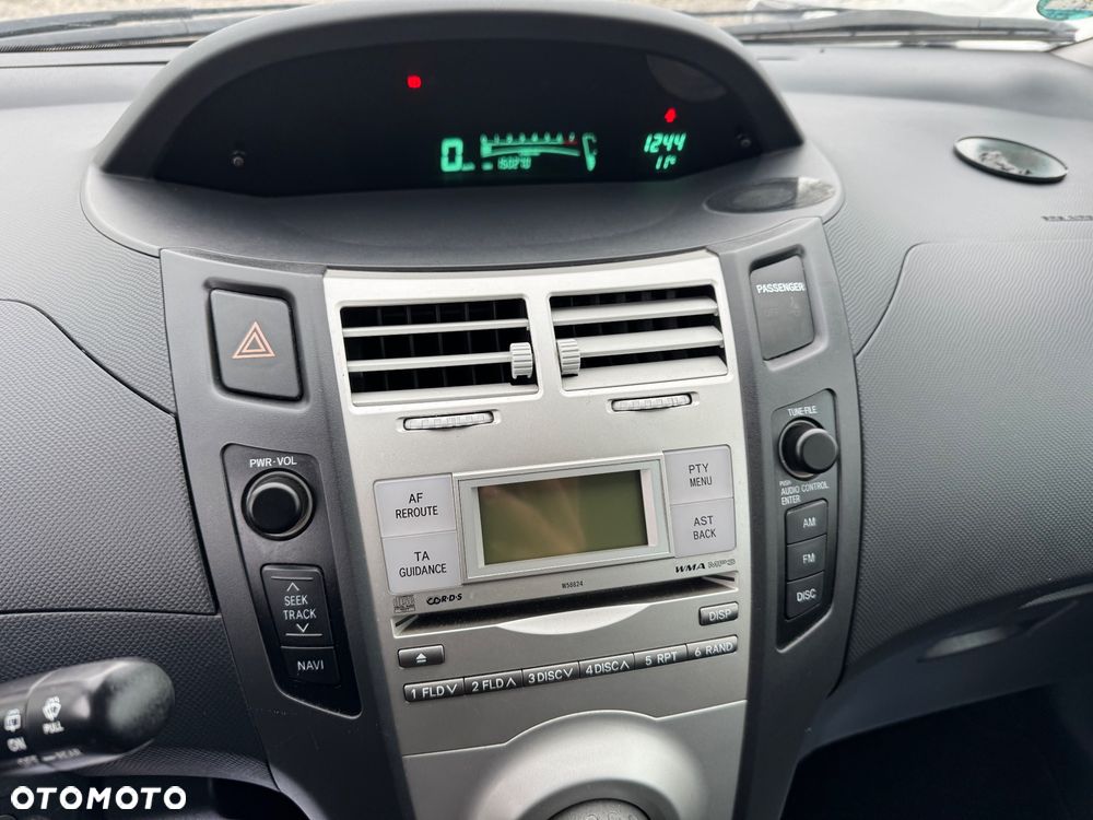 Toyota Yaris 1.3 Sol Premium - 12