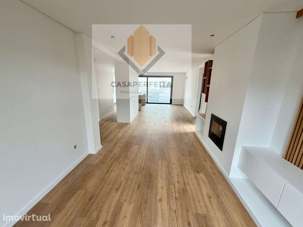 Moradia T3+1 com Terraço e Piscina - a 1000 metros da Praia da Mada... - Grande imagem: 4/14