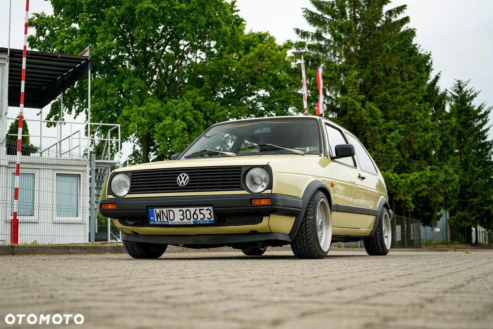 Volkswagen Golf - 2