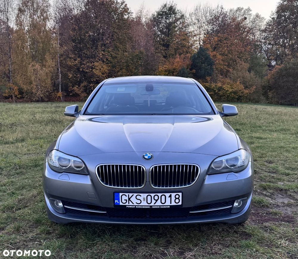 BMW 5 Series 2010 photo 2