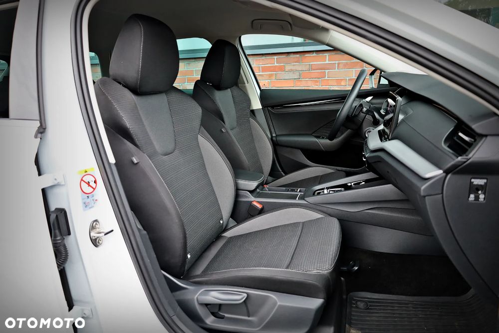 Skoda Octavia 1.5 TSI mHEV Selection DSG - 25