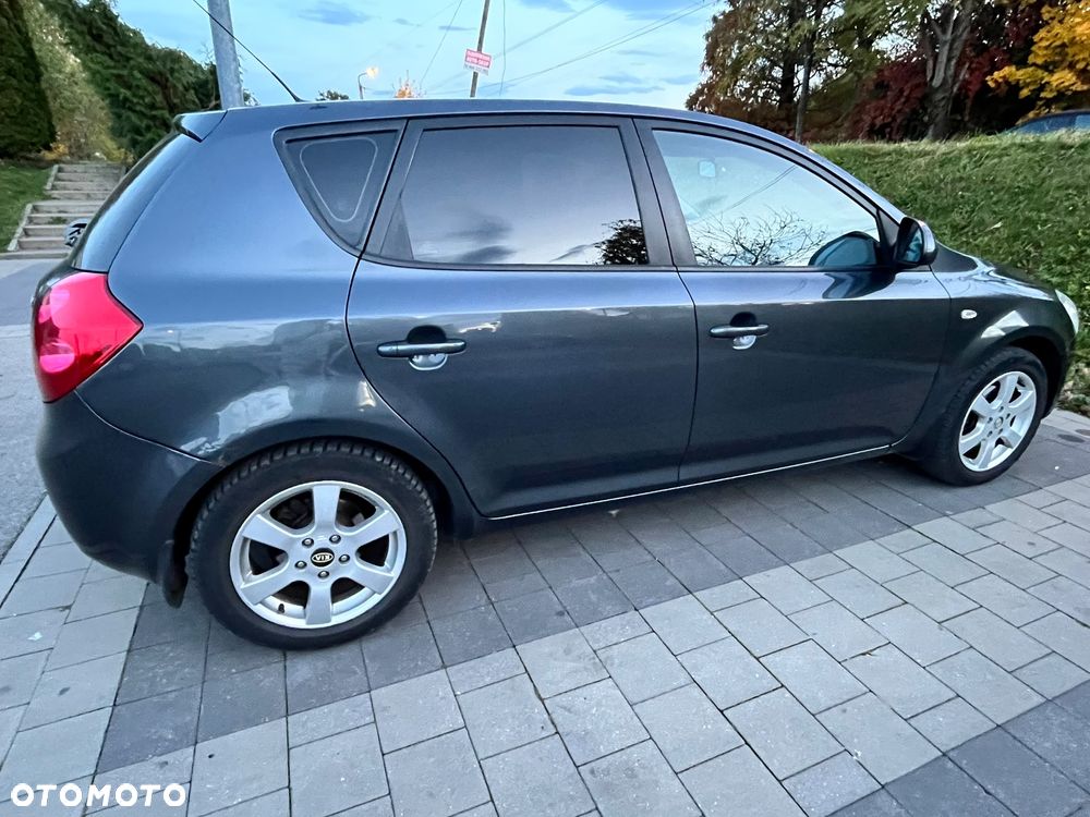 Kia Ceed 2008 photo 4