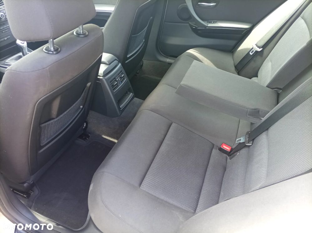 BMW Seria 3 320d DPF Blue Performance Edition Sport - 9