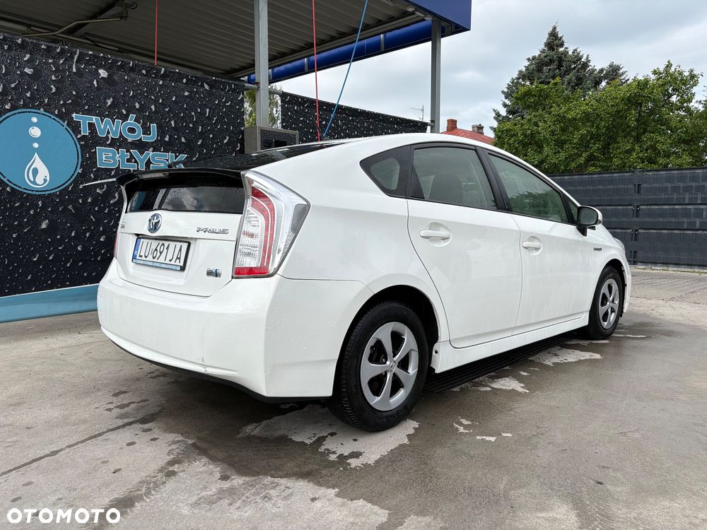 Toyota Prius (Hybrid) Sol - 5