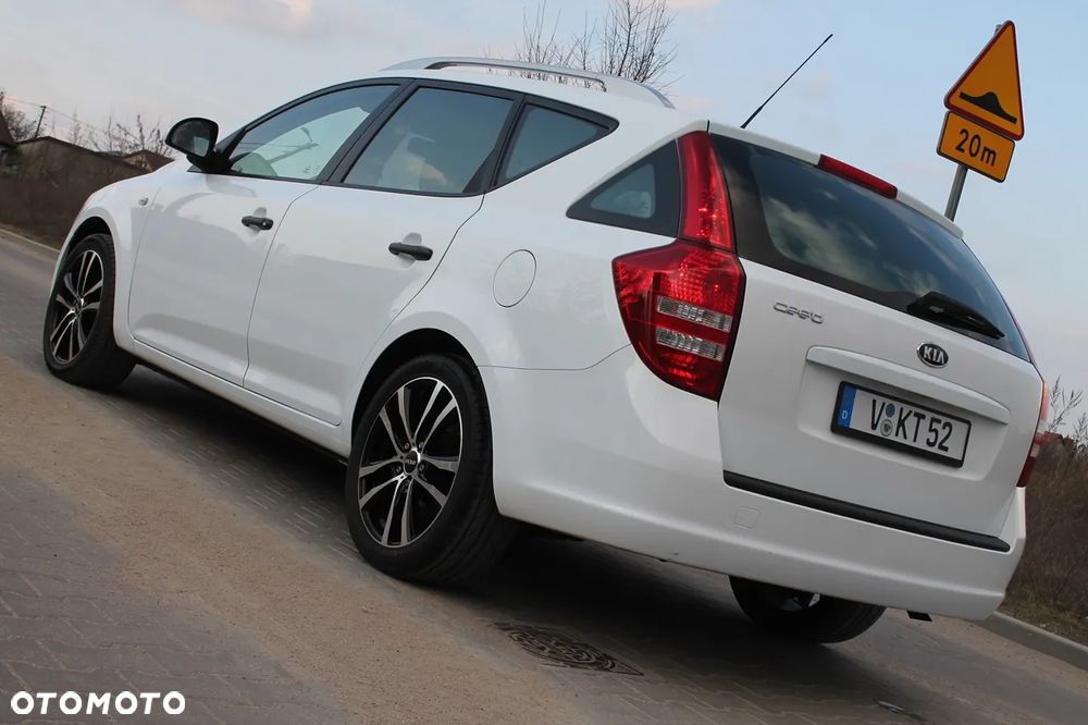 Kia Ceed - 4