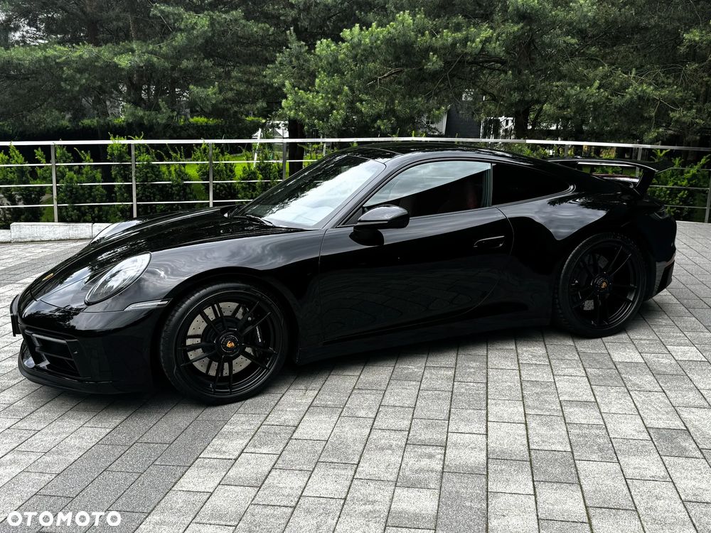 Porsche 911 Carrera 4 GTS - 3