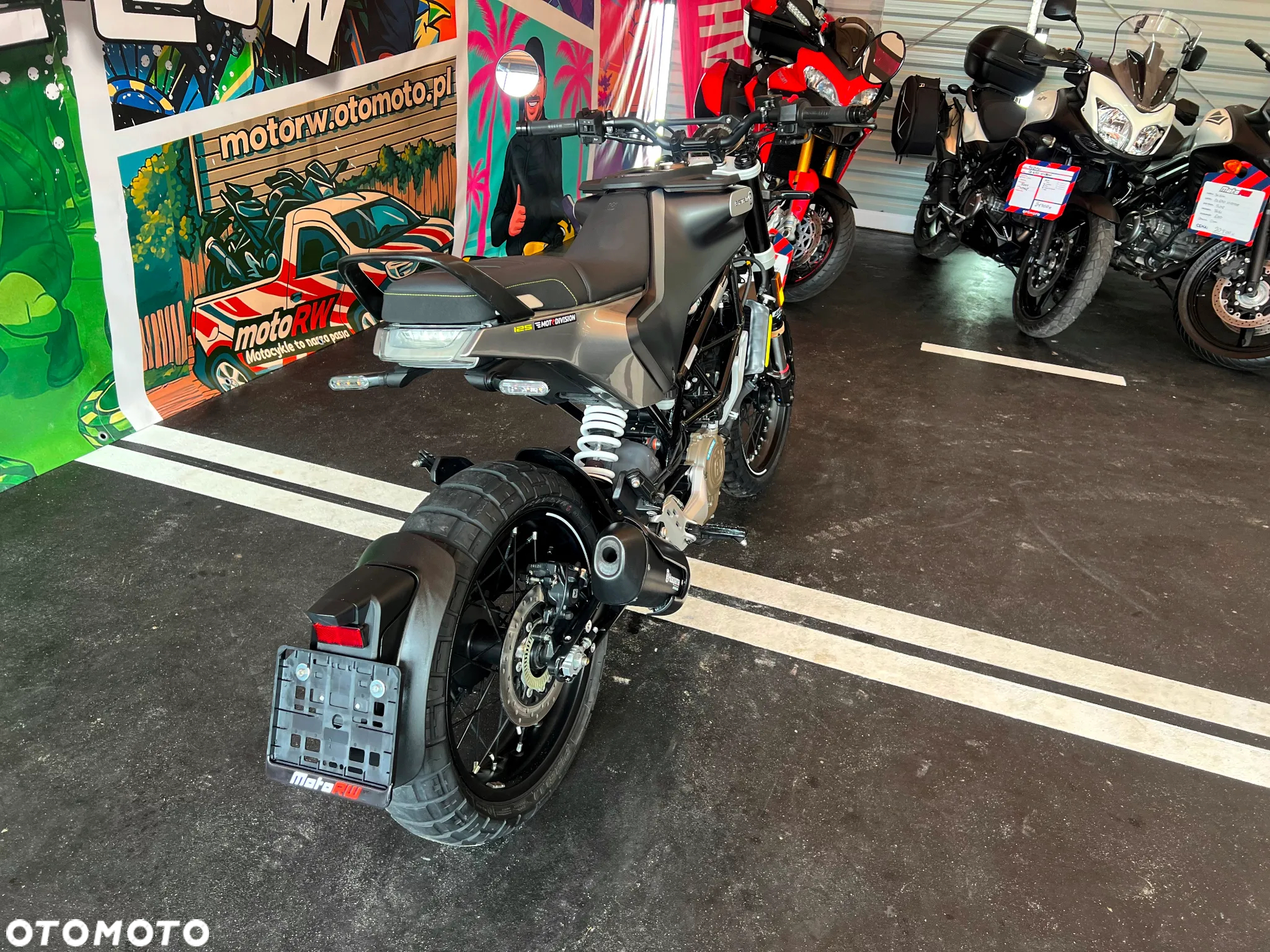 Husqvarna Svartpilen - 11
