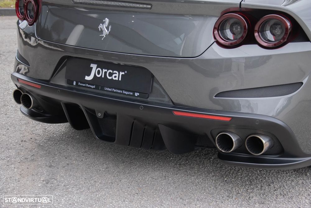 Ferrari GTC4 Lusso - 12