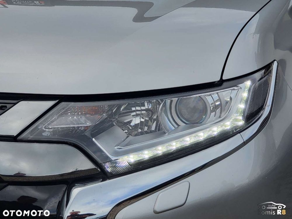Mitsubishi Outlander - 12