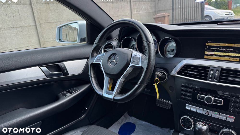 Mercedes-Benz Klasa C 250 CGI BlueEff Sport - 33
