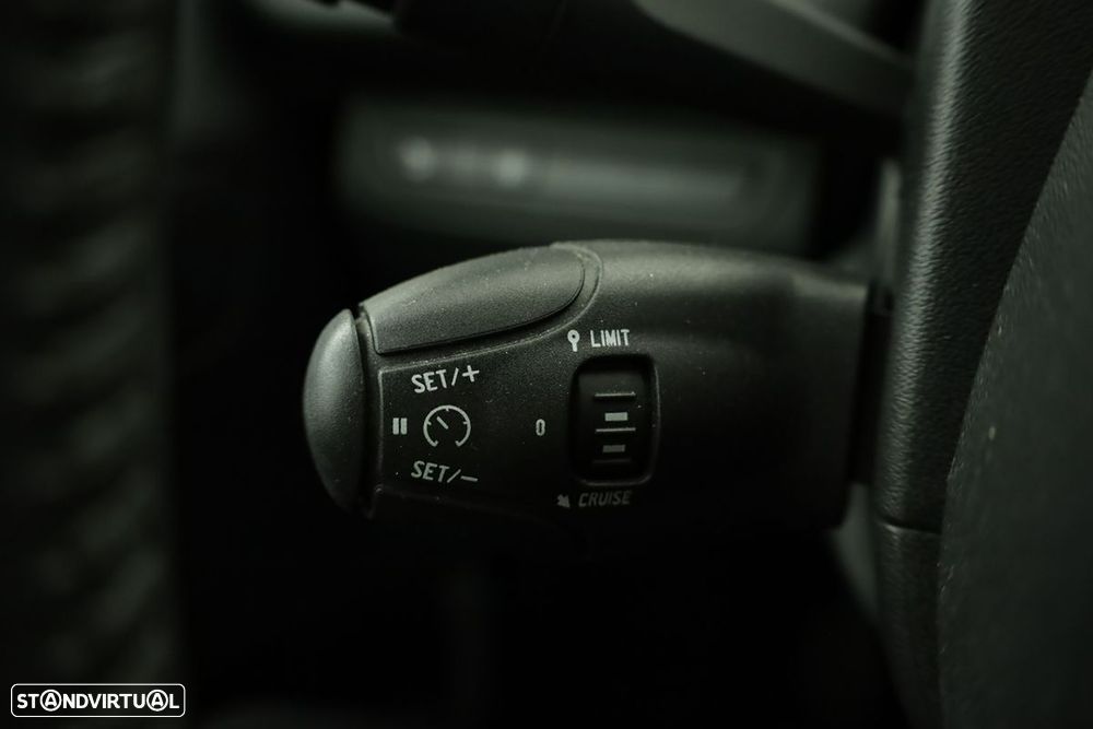 Peugeot 2008 1.2 PureTech Allure - 16