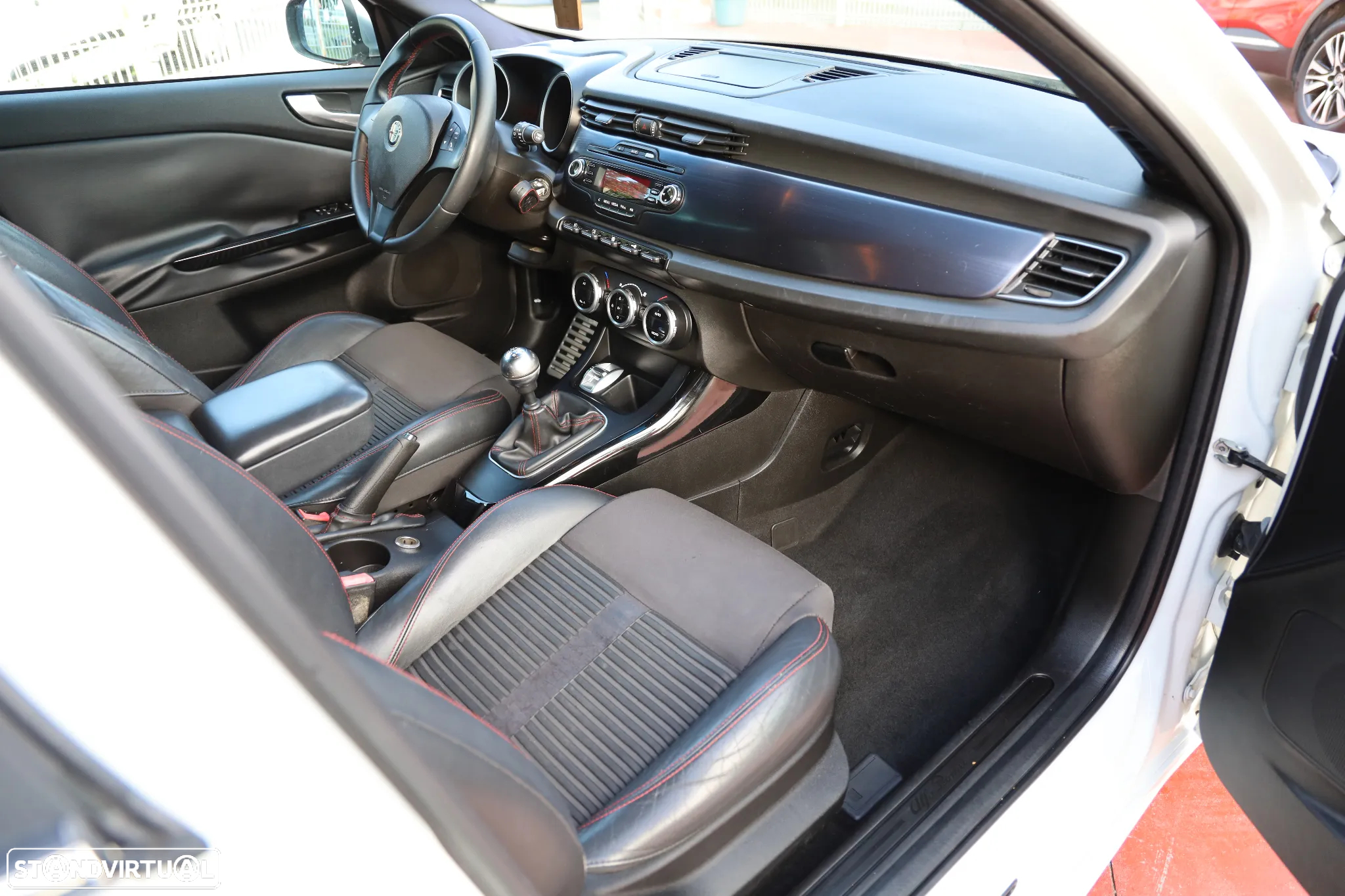 Alfa Romeo Giulietta 1.6 JTDm Distinctive - 4
