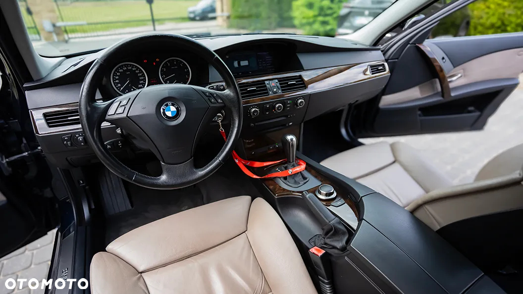 BMW Seria 5 530i Touring - 29