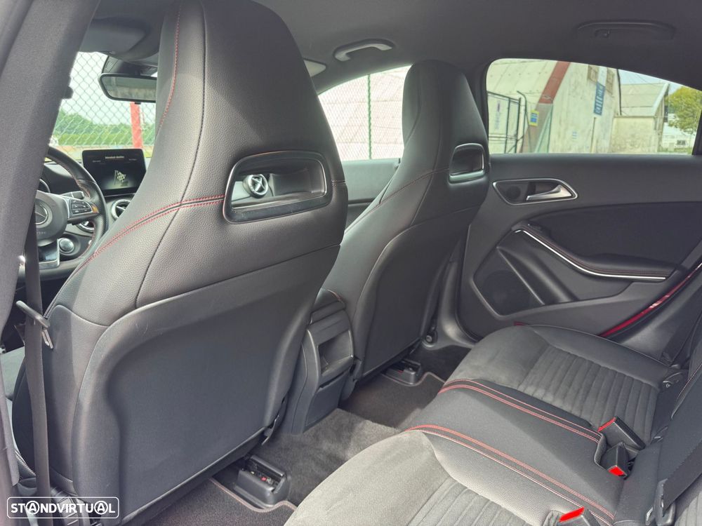 Mercedes-Benz CLA 220 d AMG Line Aut. — fotografia 12