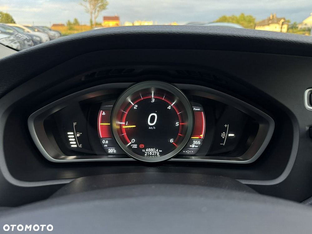 Volvo V40 Cross Country - 19