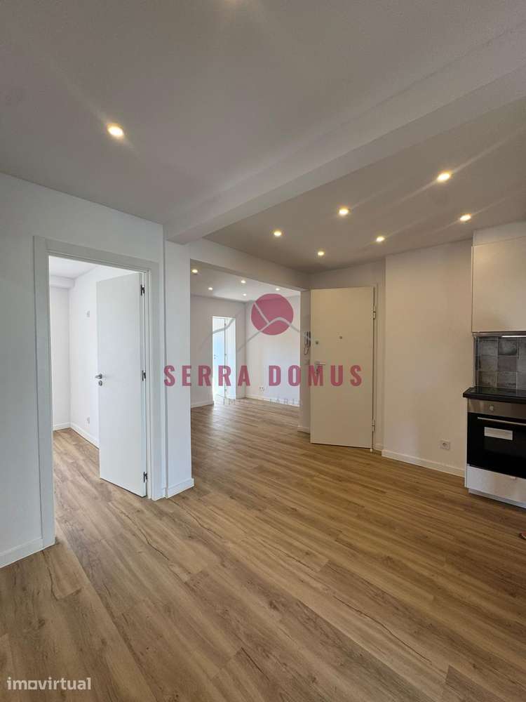 T2 Totalmente Remodelado | Excelentes Áreas | Varanda e Vista - Grande imagem: 2/11