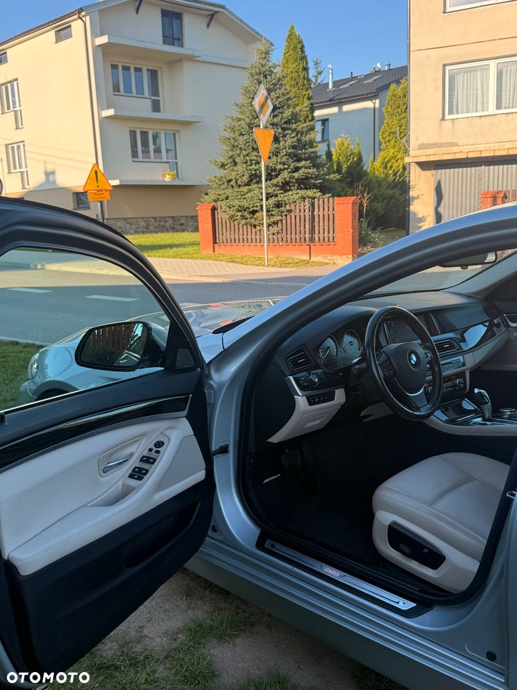 BMW Seria 5 528i xDrive Sport-Aut Luxury Line - 19