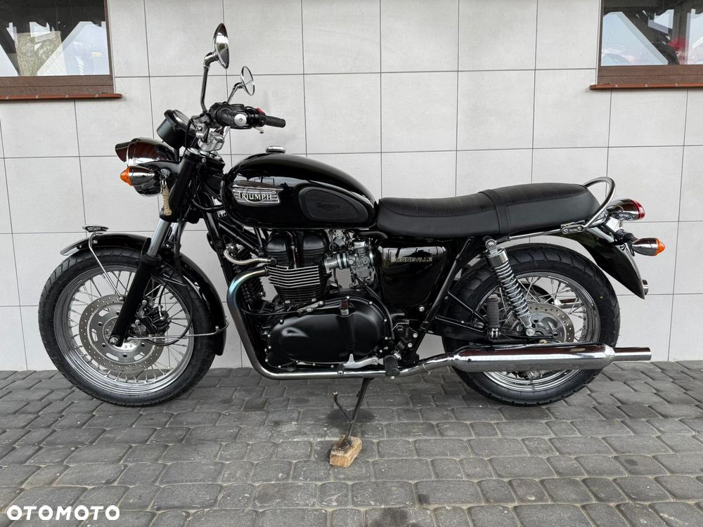 Triumph Bonneville - 4