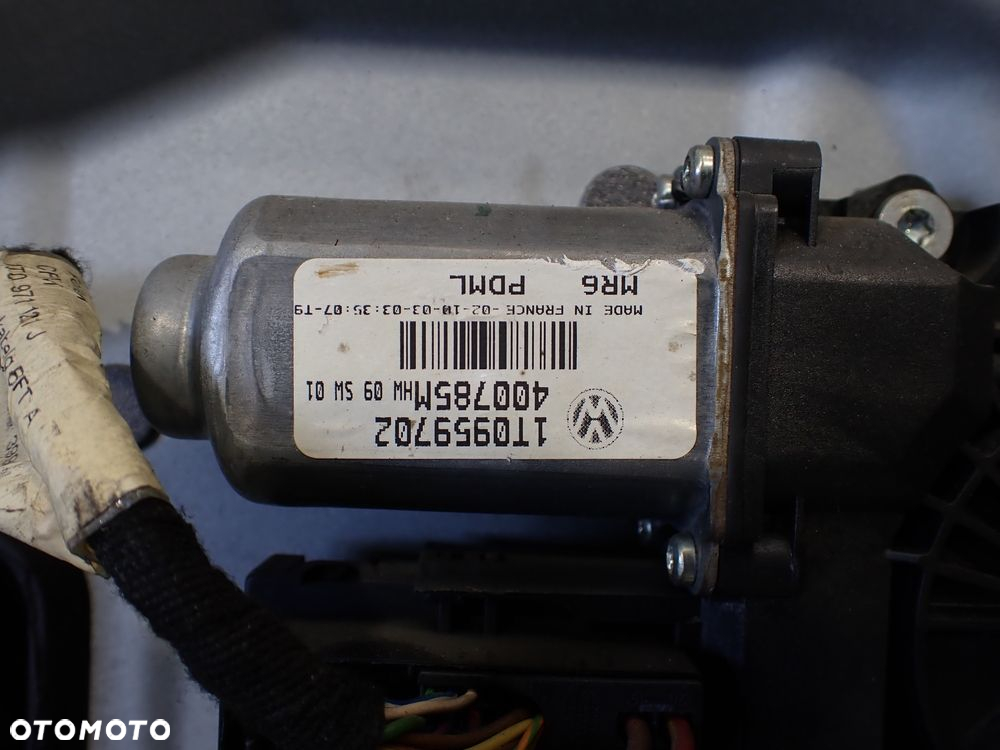 PODNOŚNIK SZYB PRAWY PRZÓD VOLKSWAGEN TOURAN I 2.0 1T0959702    1K0959792C   1T1837462A - 7