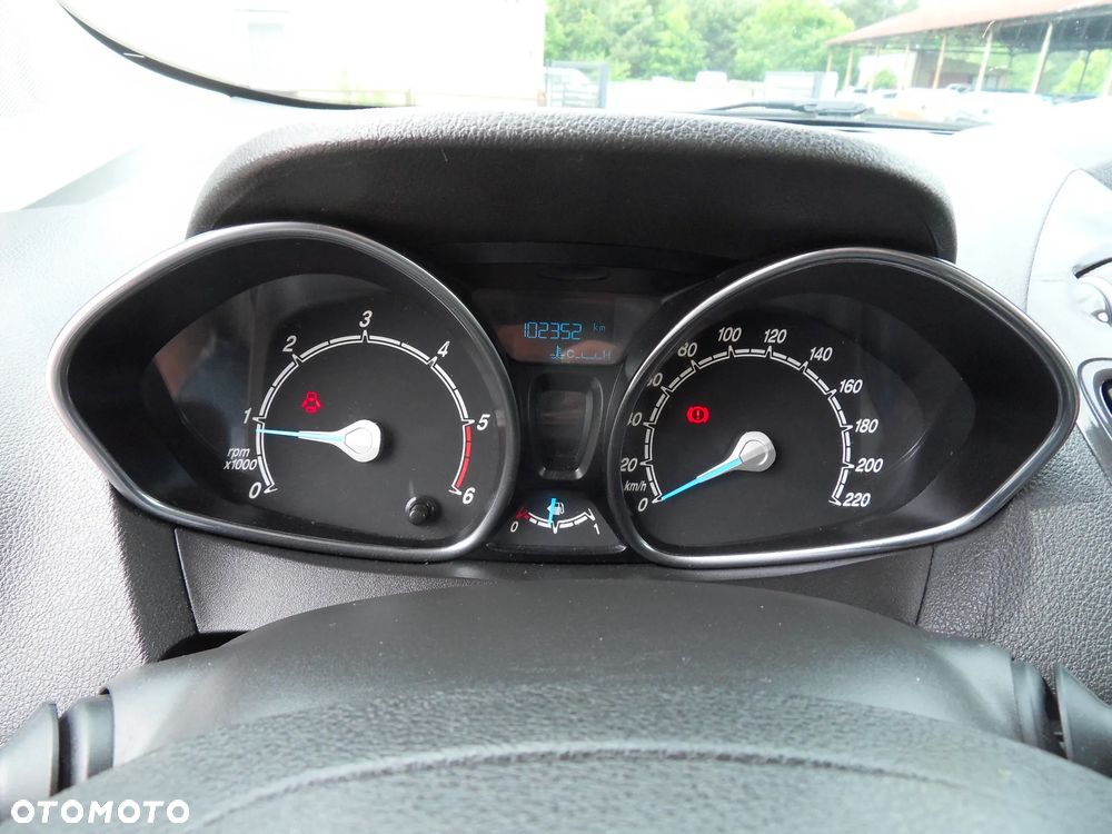 Ford Tourneo Courier 1.5 TDCi Titanium - 17