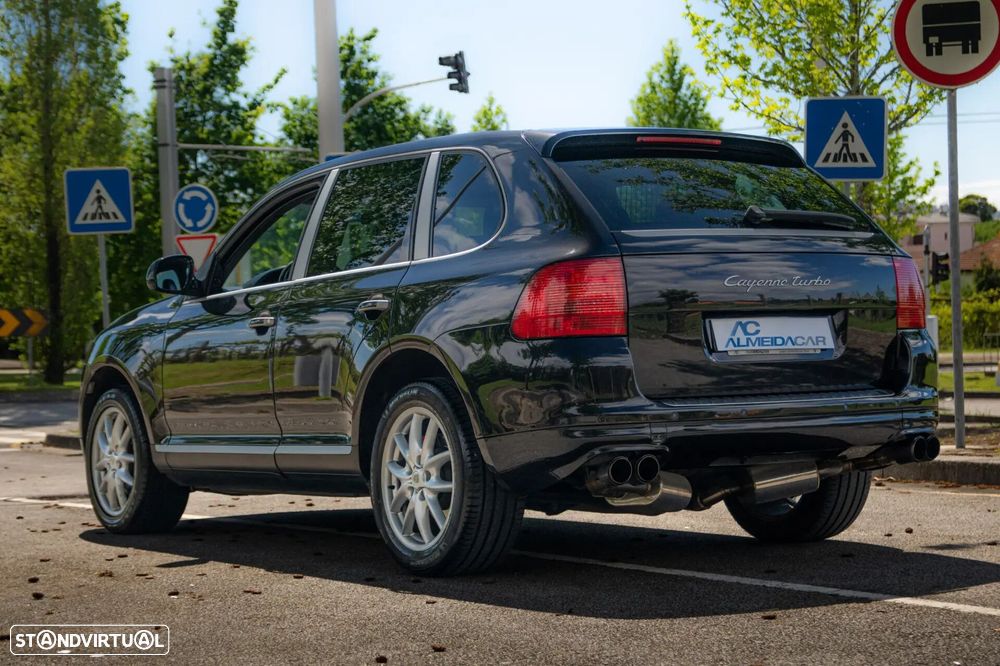 Porsche Cayenne Turbo - 4