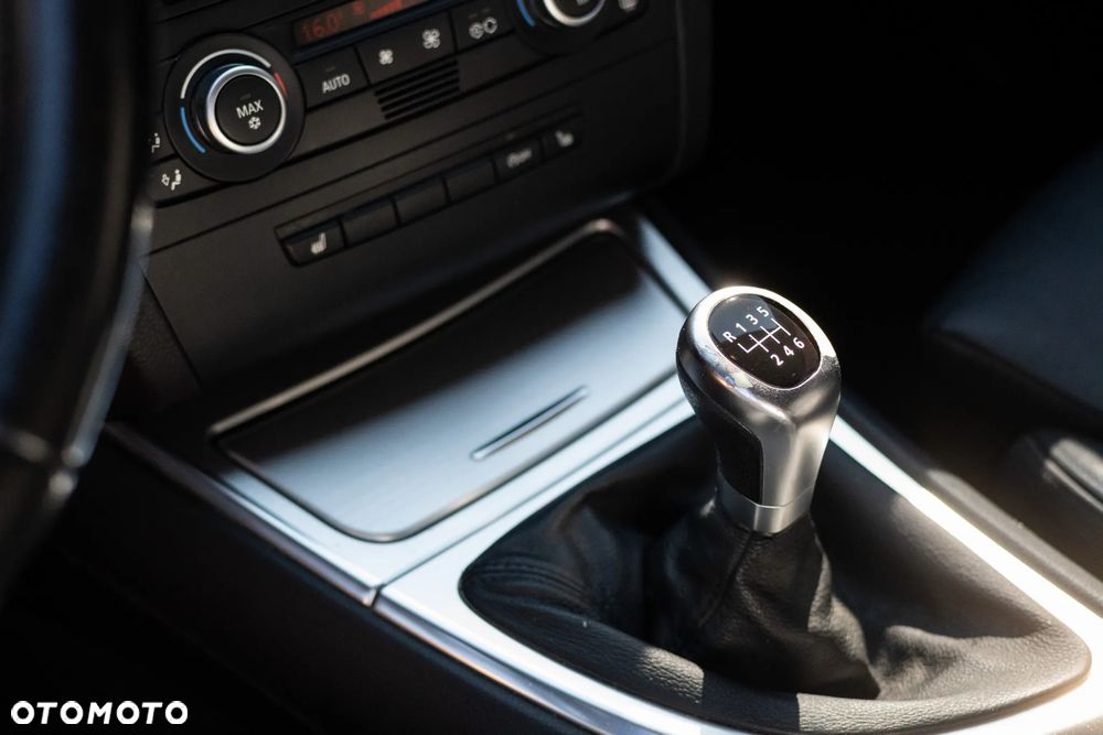 BMW Seria 1 120d DPF - 15
