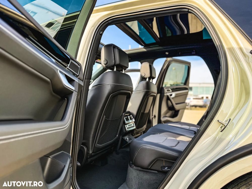 Volkswagen Touareg V6 TDI 4MOTION R-Line - 13