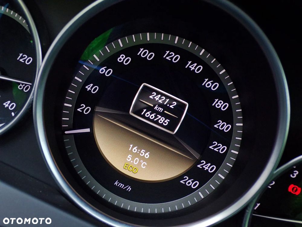 Mercedes-Benz Klasa C 180 BlueEFFICIENCY Elegance - 19