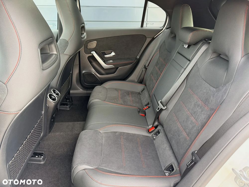 Mercedes-Benz Klasa A 220 4-Matic AMG Line 8G-DCT - 25
