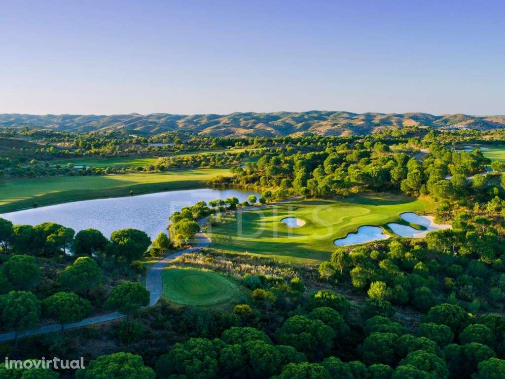 Moradia T3 com terraço e arrecadação no Monte Rei Golf & Country Club - Grande imagem: 2/79