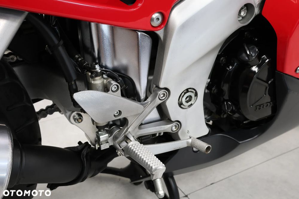 Honda VFR - 22