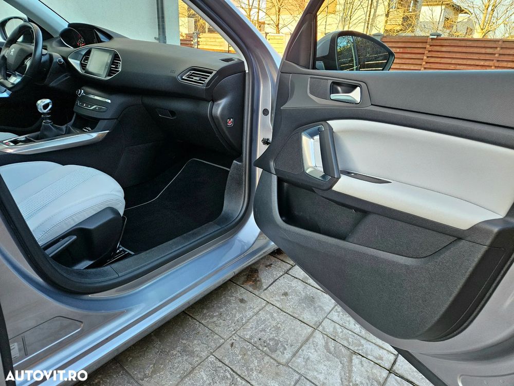 Peugeot 308 1.2 L PureTech Turbo Allure - 11