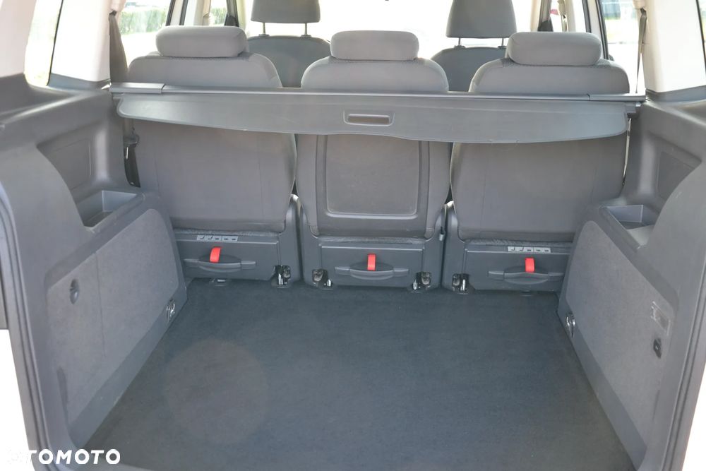 Volkswagen Touran - 19