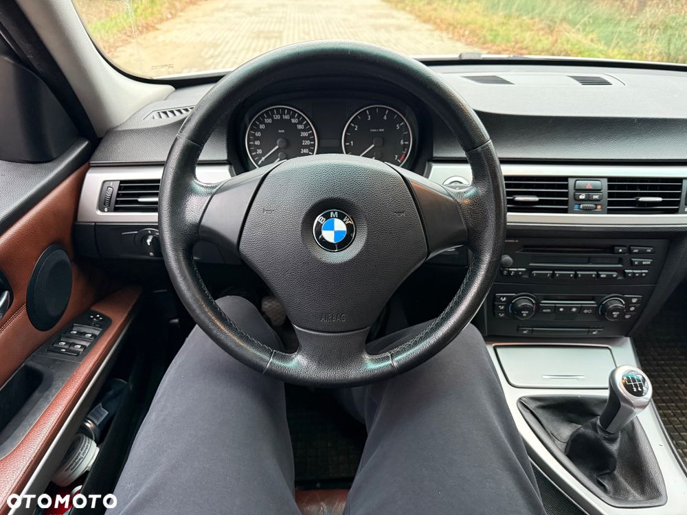 BMW Seria 3 320i - 7