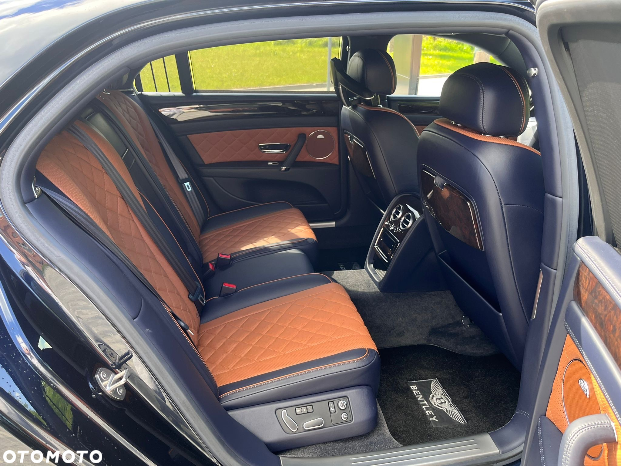 Bentley Flying Spur V8 S - 18