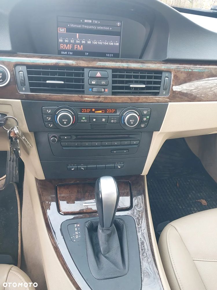 BMW Seria 3 320i - 11