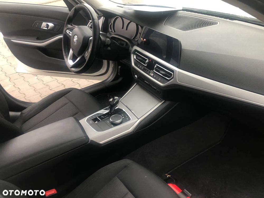 BMW Seria 3 318d Business Edition - 23