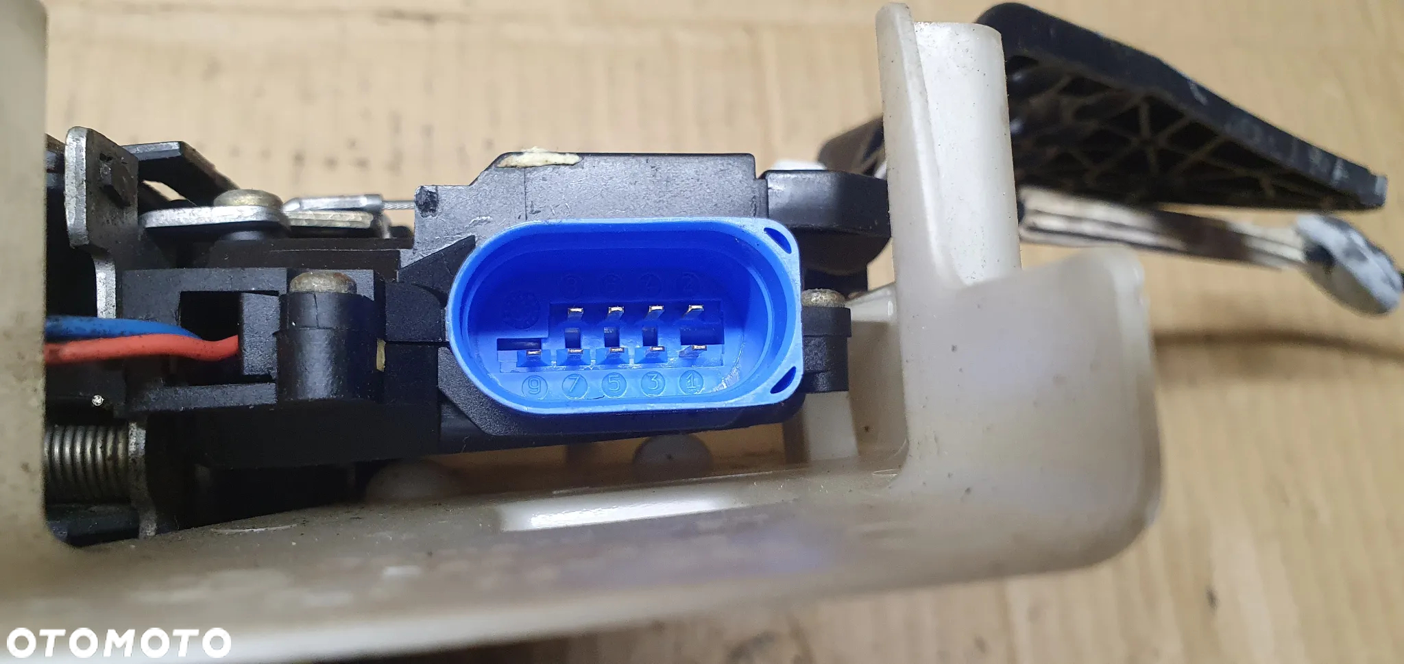 Zamek drzwi lewy przód 9 PIN VW Touareg 3D1837015 - 4